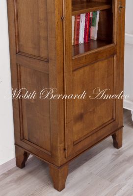 Vetrina libreria realizzata in legno massello di noce ad 1 anta